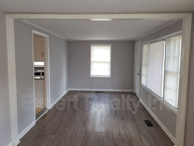 Building Photo - 203 Silver Leaf Dr