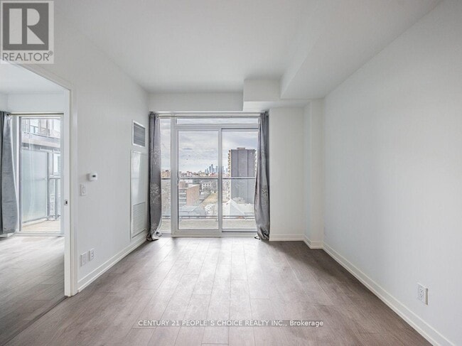 Building Photo - 270 Dufferin St