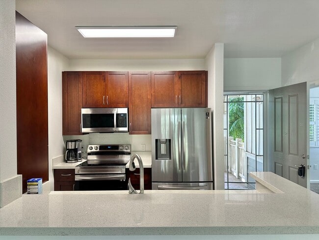 Building Photo - Newly Renovated 2 Bedroom / 1 Bathroom  Un...