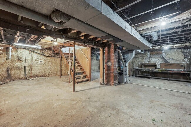 Foto del edificio - Spacious 4 Bedroom House with New Updates