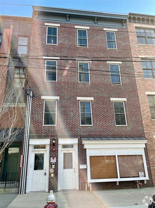 Building Photo - 325 1st St