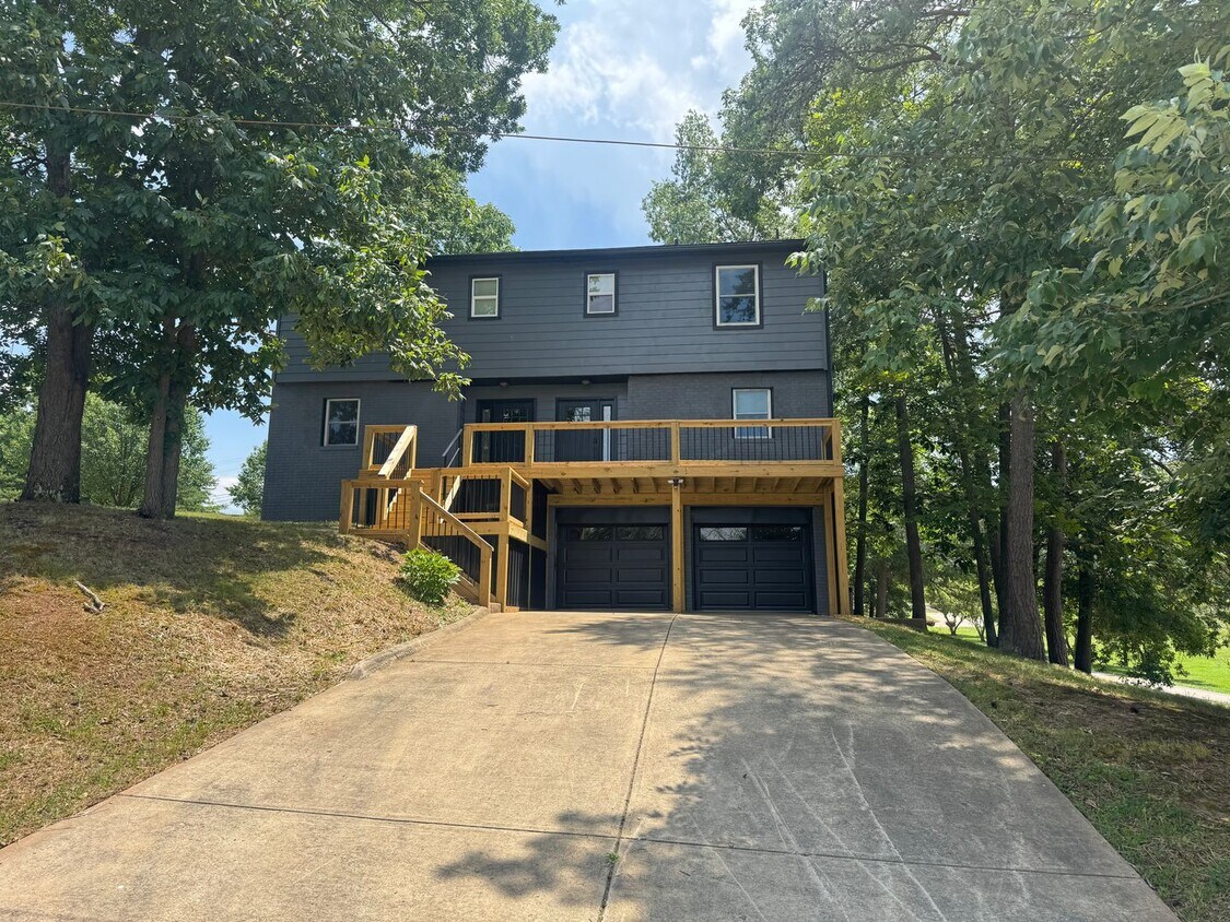 Foto principal - 1113 Hillcrest St