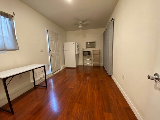 Building Photo - 25526 Via Heraldo
