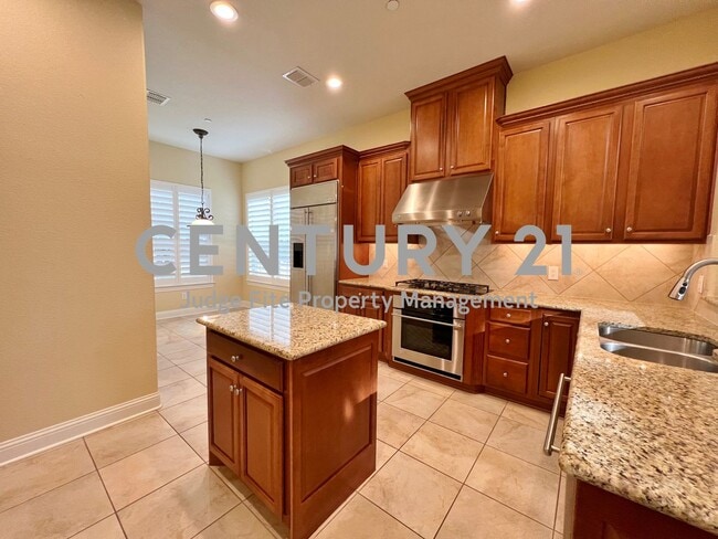 Building Photo - Luxury 2-Story 3/2.5/2 Townhome in Plano F...