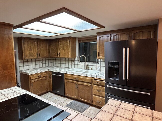 Building Photo - 6367 Woodman Dr