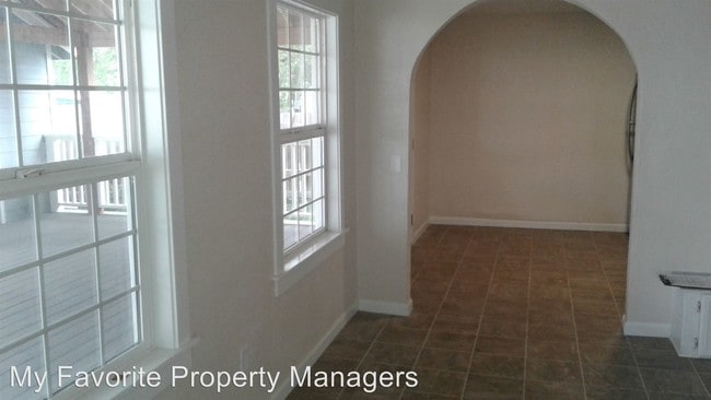 Building Photo - 205 Garden Row