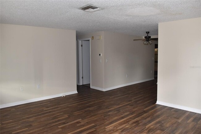 Building Photo - 7615 Karen Dr