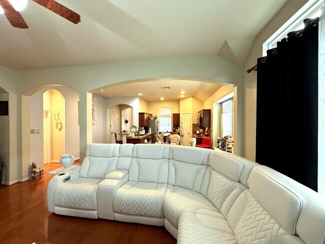 Building Photo - 5811 Deleon Trail Dr