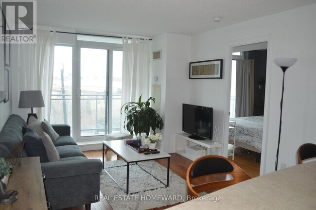 Photo du bâtiment - 2121 Lake Shore Blvd W