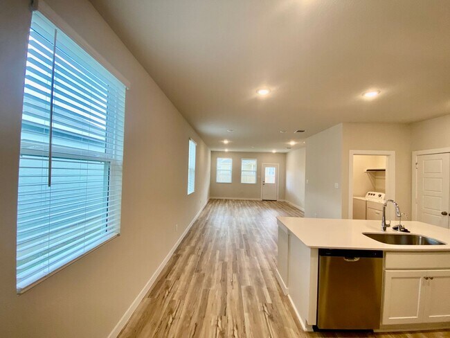 Building Photo - BRAND NEW HOME