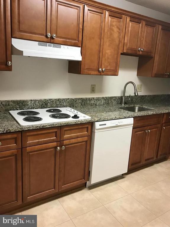Foto del edificio - 8360 Greensboro Dr