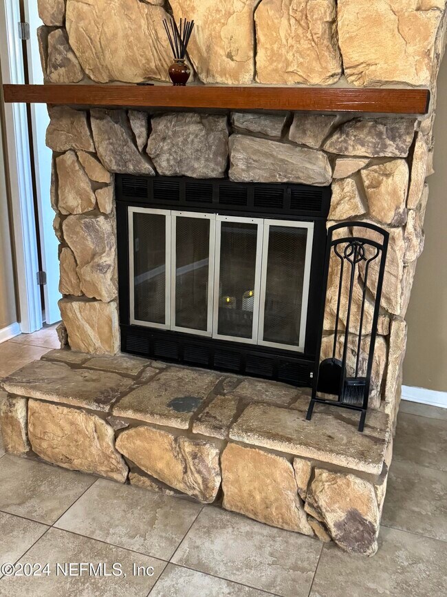 Foto del edificio - 8136 Coralberry Ln