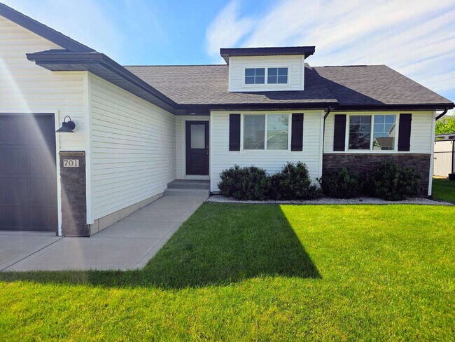 Building Photo - 701 Bradford Dr