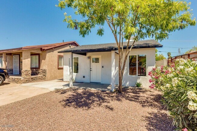 Building Photo - Beautifully Remodeled 3 Bedroom / 2 Bath H...