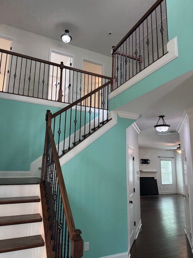 Building Photo - 4 Bedroom Home on a Cul-de-Sac with Lawn Care Included!
