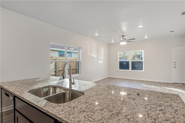 Foto del edificio - 601 W 24th St