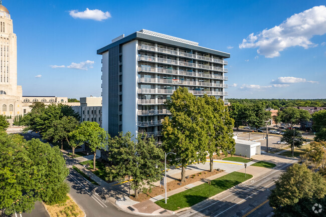 Building Photo - Sky Park - Newly Renovated