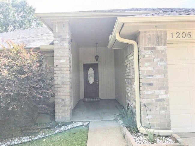 Foto del edificio - 1206 Three Forks Dr