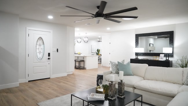 Foto del edificio - 7707 E Meadowbrook Ave
