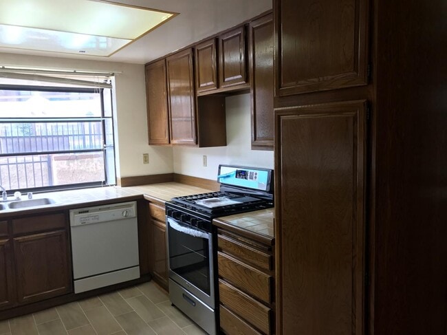 Kitchen - 5339 Peck Rd