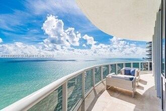 Building Photo - 16001 Collins Ave
