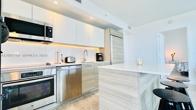 Foto del edificio - 121 NE 34th St