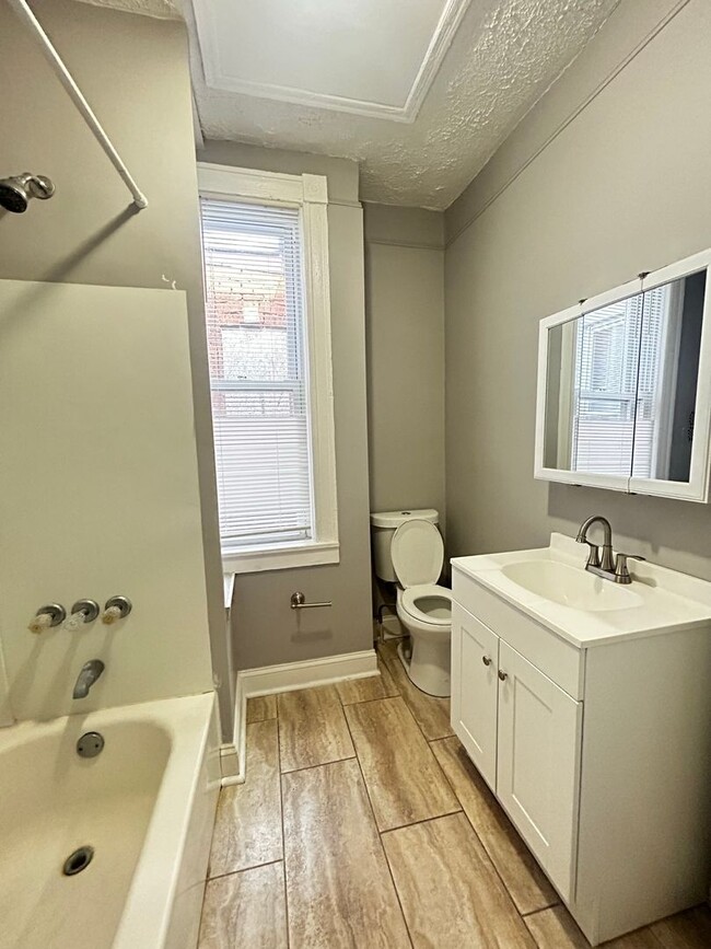 Foto del edificio - Charming Druid Hill Townhouse Available Now
