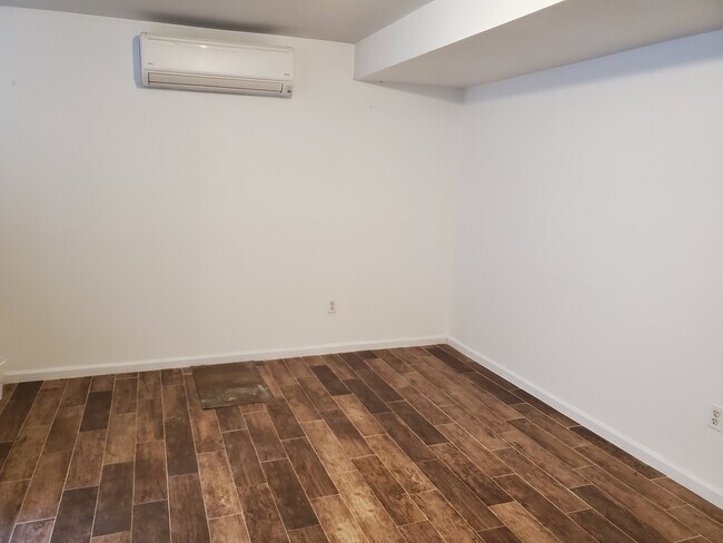 Kitchen / Living Room - 126 Ashworth Ave