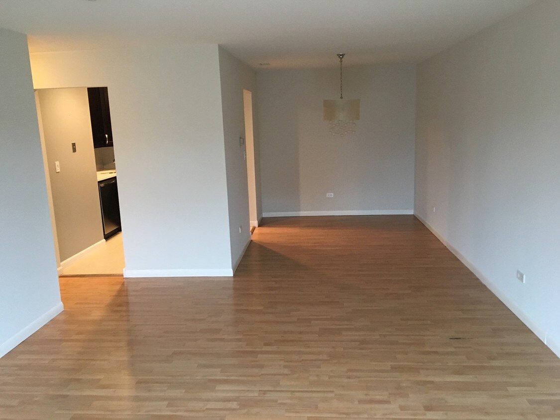 Sala de estar/comedor - 1108 Castilian Ct