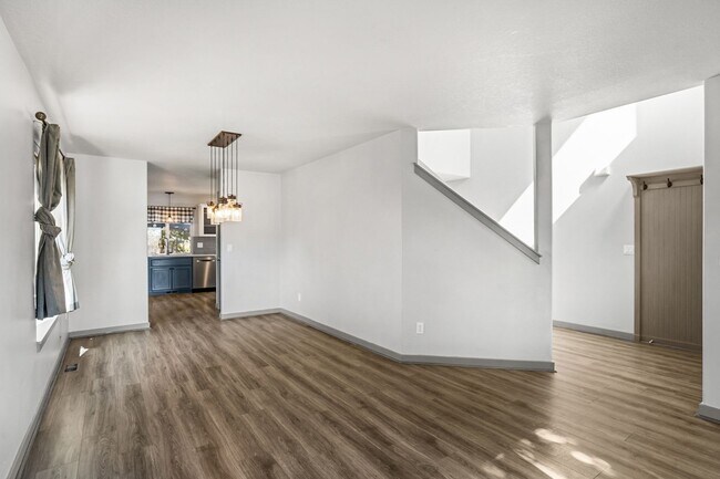 Building Photo - Exquisite 4 Bed, 2.5 Bath Redmond Retreat: Endless Backyard Amenities, Farmhouse Upgrades, and Tr...