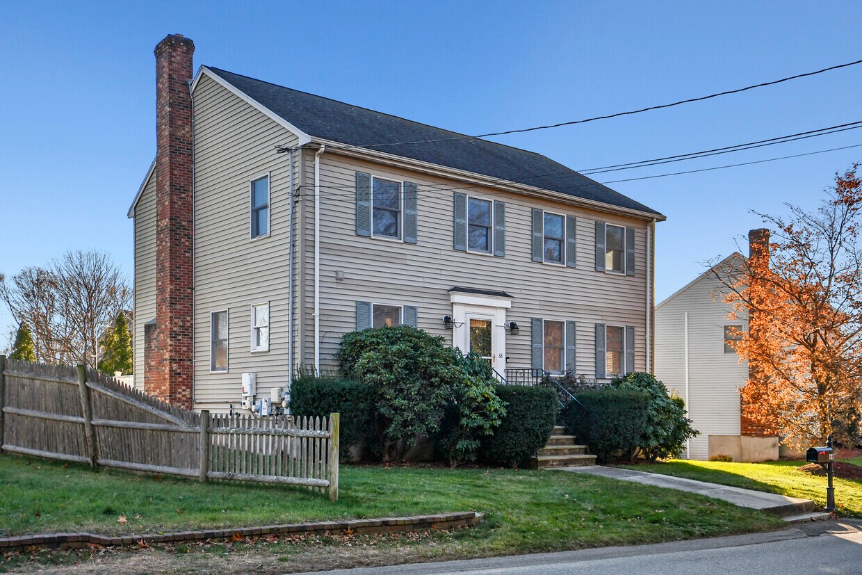 Primary Photo - 68 Burlington St