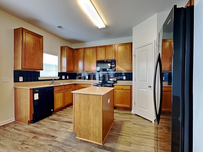 Foto del edificio - 407 Pine Hill Ln