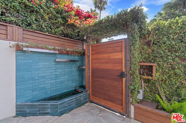 Foto del edificio - 27 18th Ave