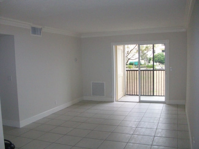Building Photo - 1527 S Flagler Dr