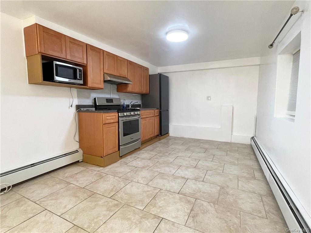 35 Shipman Ave, Yonkers, NY 10704 Room for Rent in Yonkers, NY