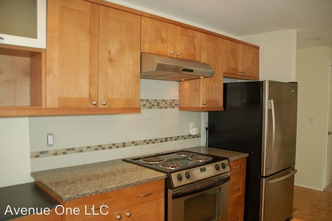 Building Photo - 2500 W Manor Pl