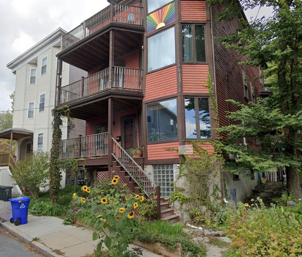 Primary Photo - 53 Lawn St