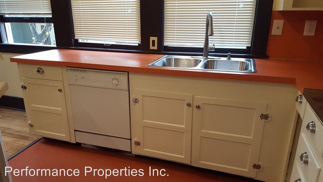 Foto del edificio - 2456-2462 SE Tamarack Ave