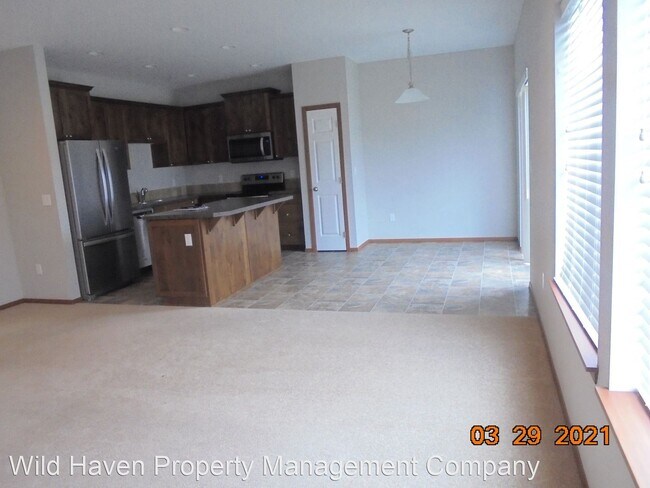 Building Photo - 3 br, 2.5 bath House - 1050 SE Elm St