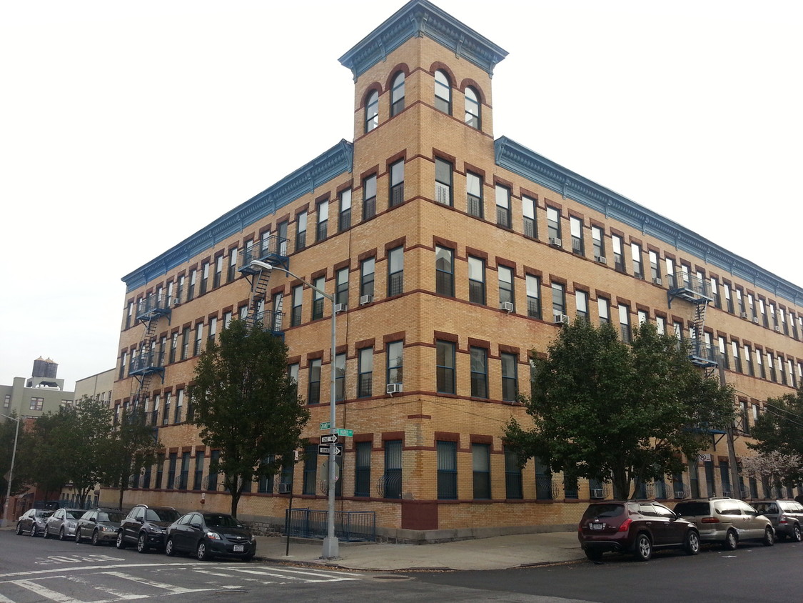 Primary Photo - 597 Grand Ave