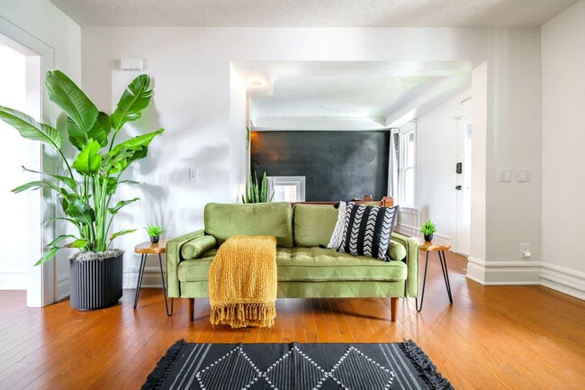 Building Photo - 29 Lundy St