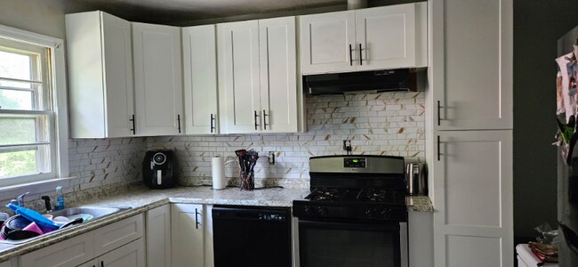 Foto del edificio - 102 Batiste Garden Cir