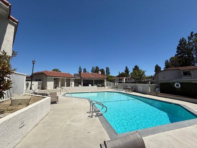 Building Photo - Charming 1 Bed 1 Bath in a gated community