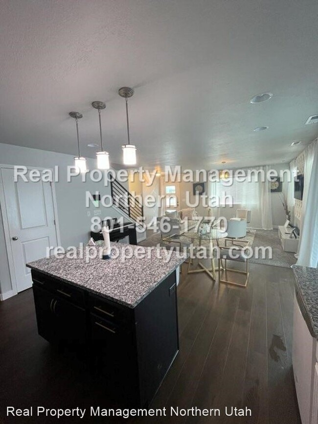 Building Photo - 4 br, 3 bath House - 2098 W. 3290 S.