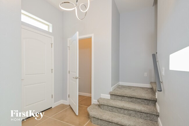 Building Photo - 4271 N Red Sun Pl