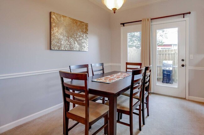 Foto del edificio - Recently Updated 2 Bed, 1.5 Bath Condo in ...