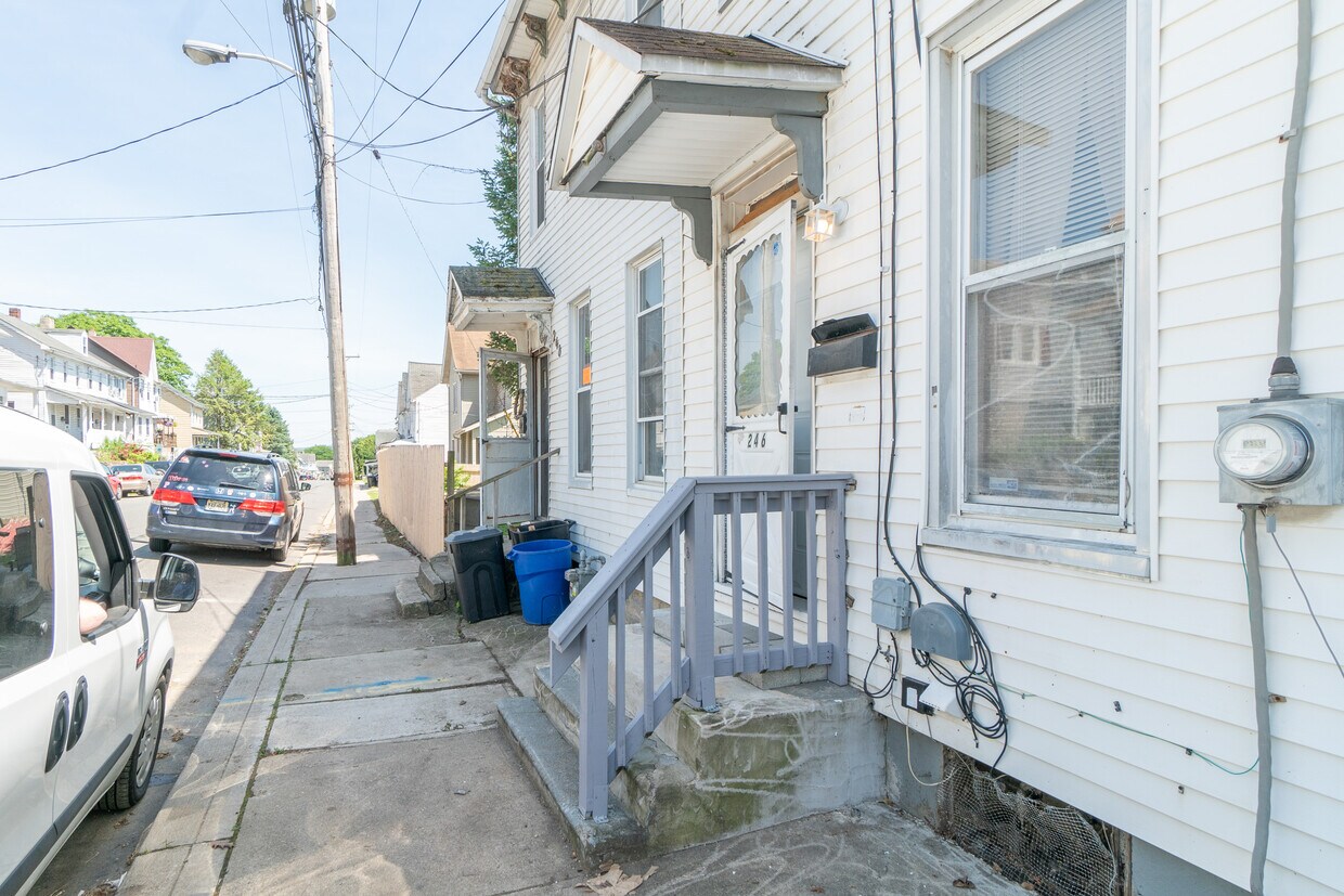Primary Photo - 246 Washington St