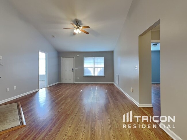 Building Photo - 118 Winding Cedar Dr