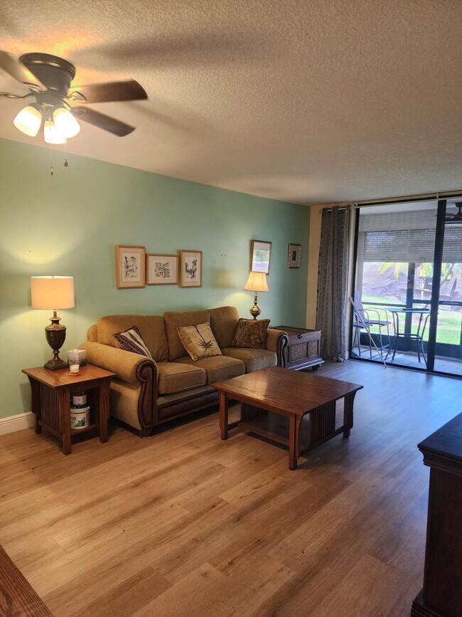 Foto del edificio - 4820 Lucerne Lakes Blvd W