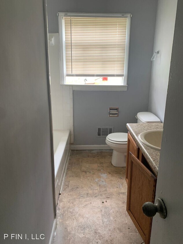 Building Photo - 3 br, 1 bath House - 2497 Celina Ct
